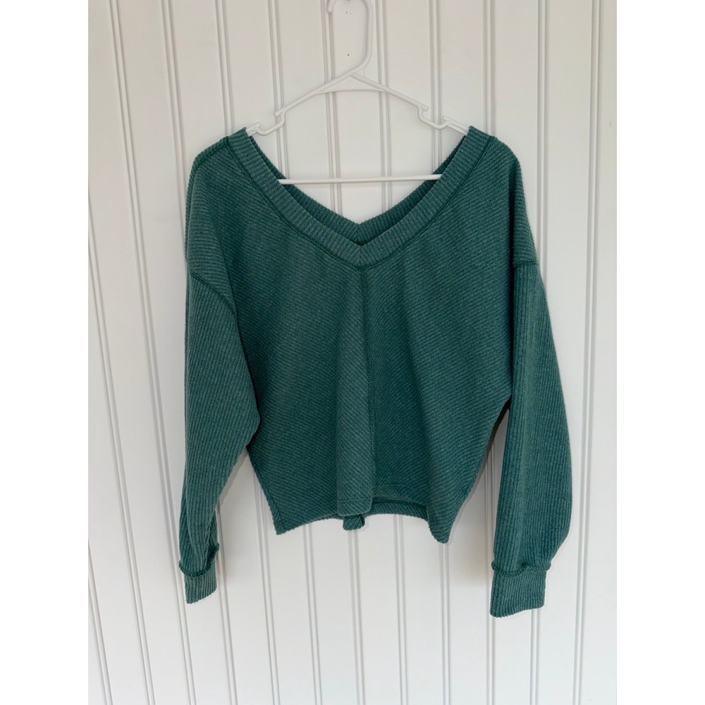 Lush v neck sweater luxury clean girl coastal casual country modern minimalistic